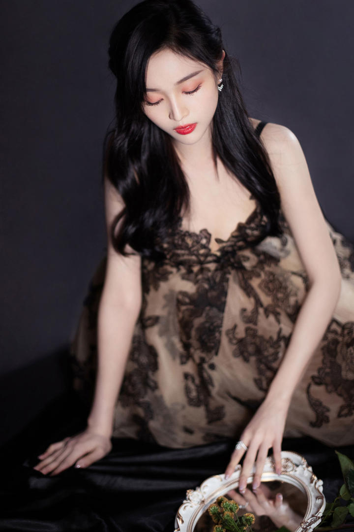 中国明星吴宣仪艺术照