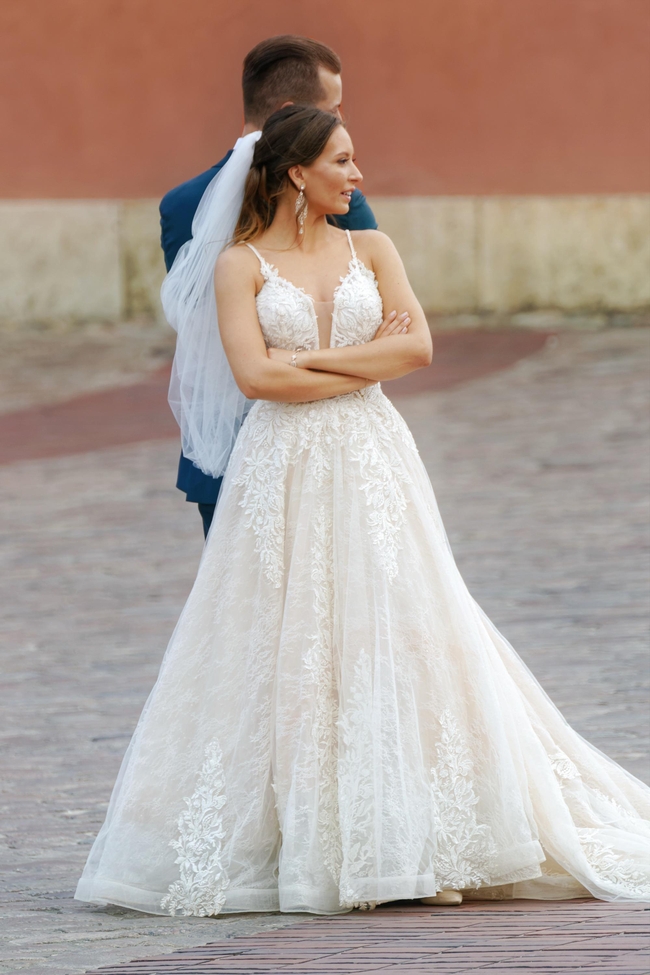 欧美背靠背情侣婚纱照图片