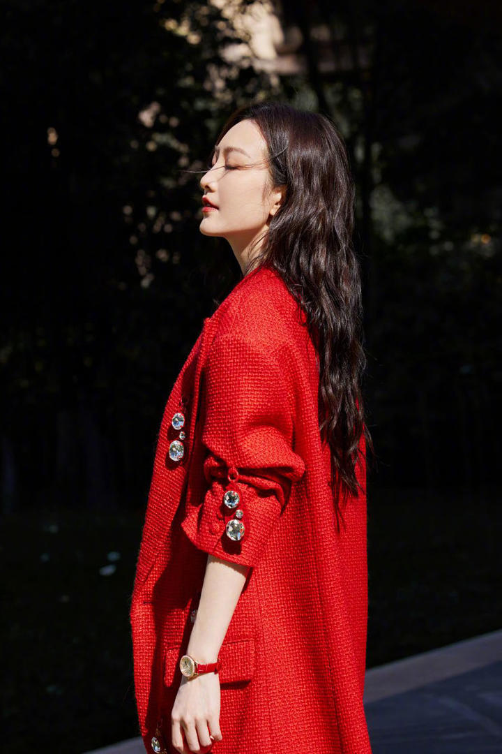 4K高清美女明星图片王鸥红色套装喜庆唯美写真图片