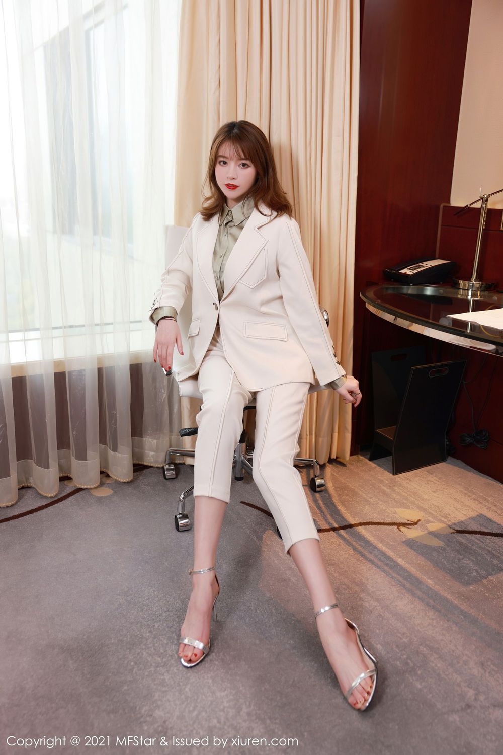 模范学院美女模特yoo优优典雅西装豹纹内衣职场OL性感写真