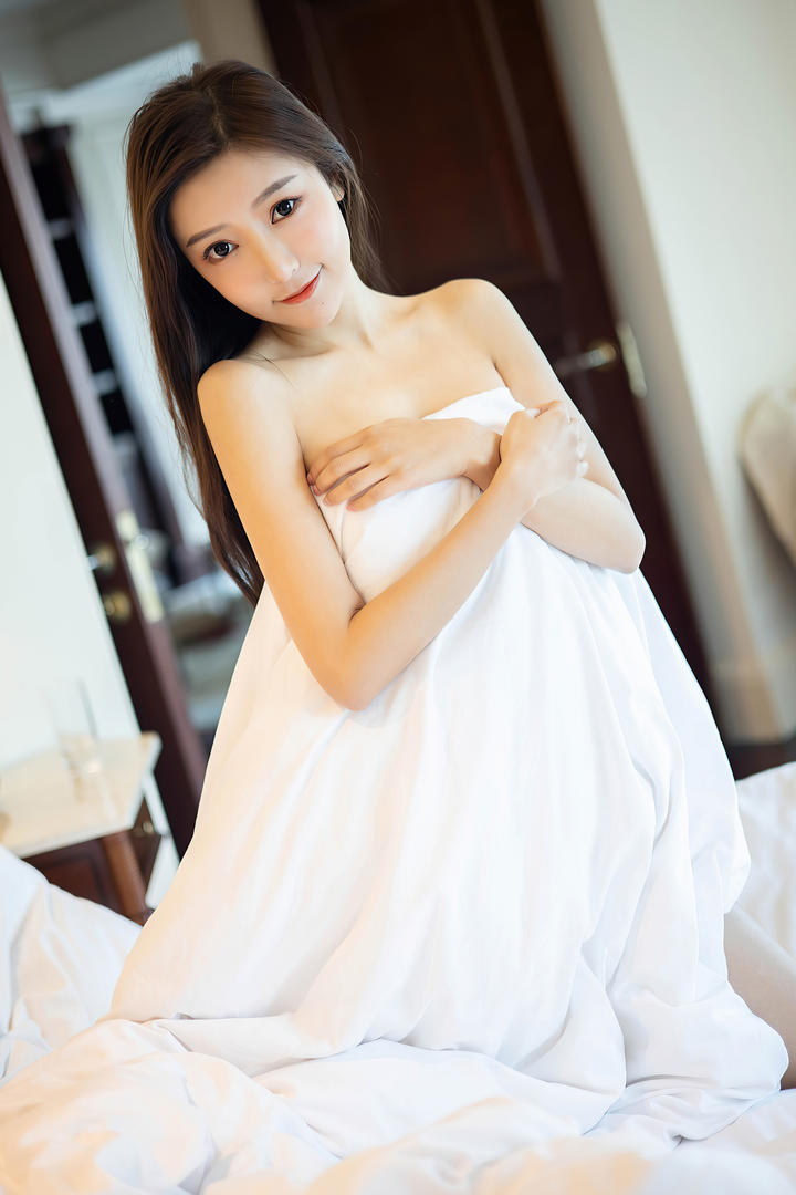 亚洲气质美女老师王馨瑶全裸艺术写真图片