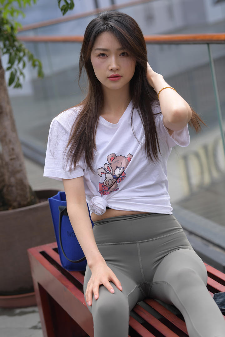 街拍紧身裤美女顶级瑜伽美女图片
