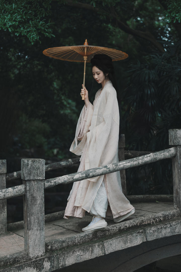 撑伞的古装美女4K高清人像艺术摄影图片