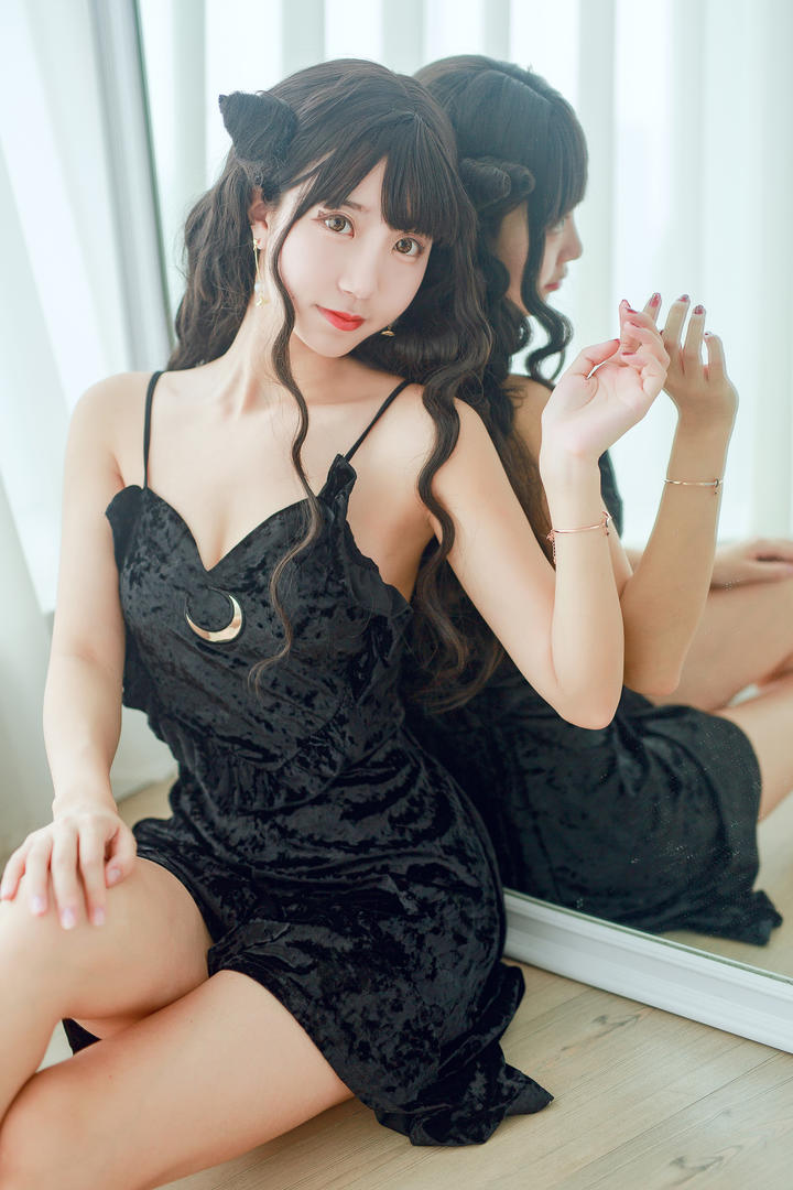 穿黑裙子116美女写真集图片