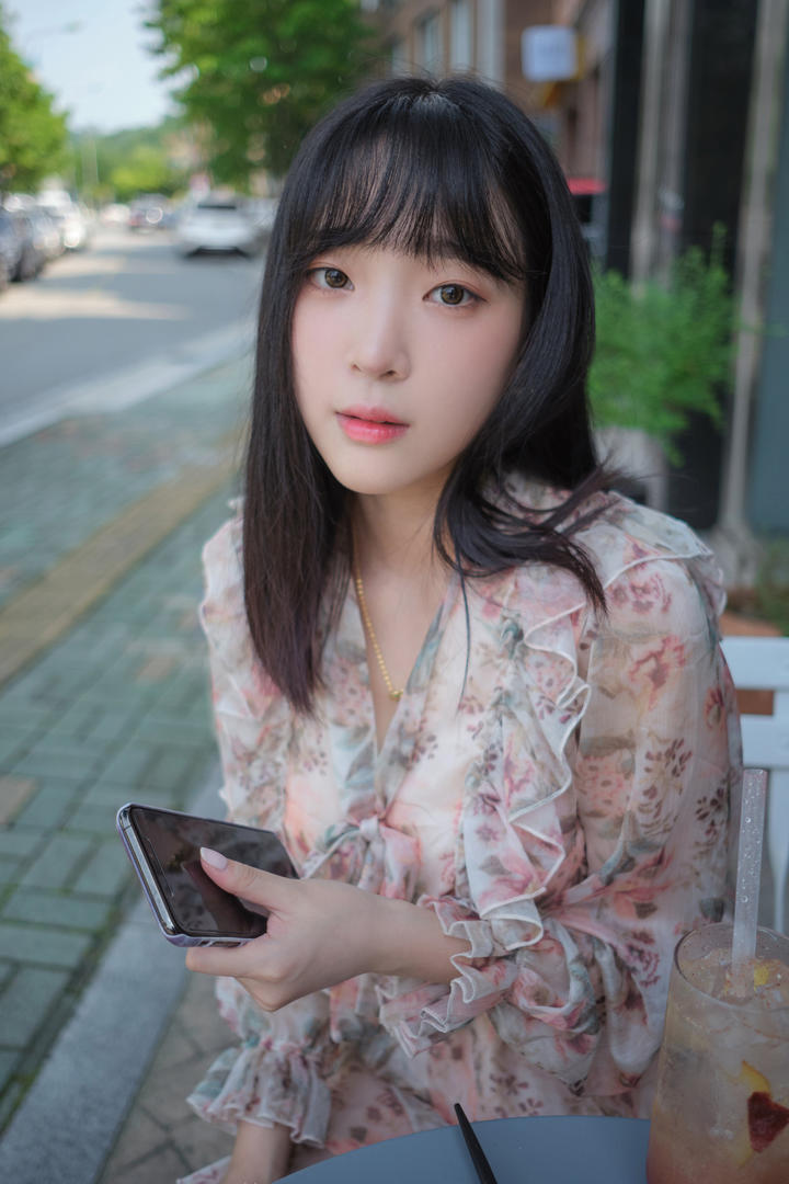 韩国街拍美女久久精品亚洲AV无码洋洋图片