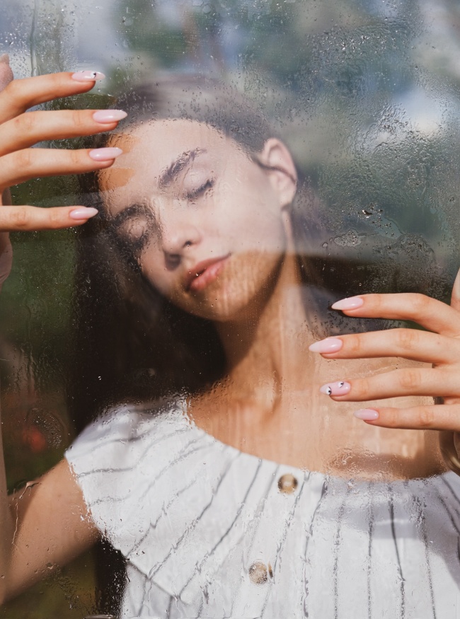 气质文艺风美女写真图片