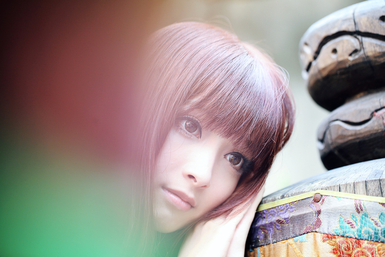 可爱少女陌生街道上的迷糊