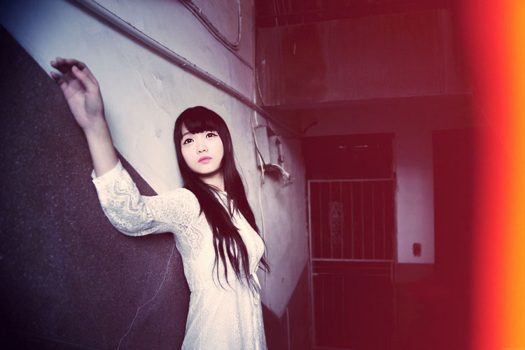 清新少女夏日里的柔美