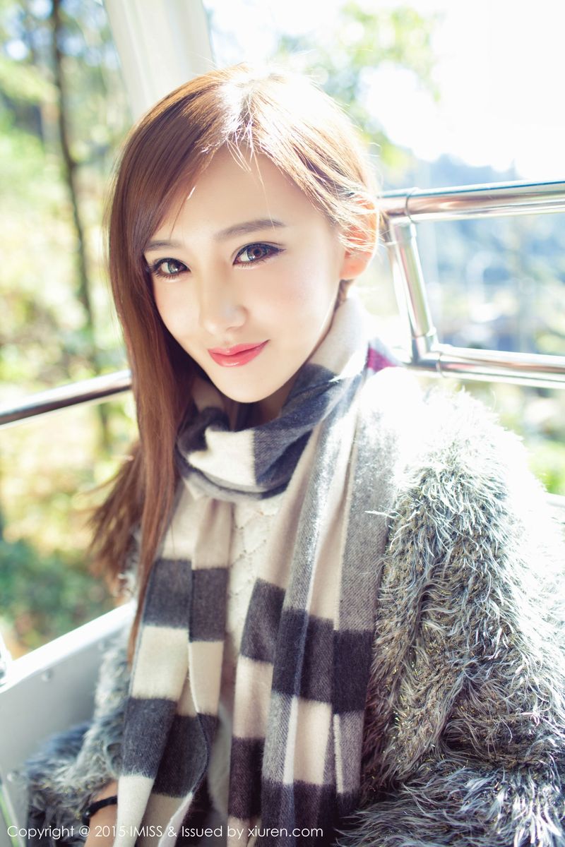 爱蜜社宅男女神李玉洁白皙酥胸武汉大别山薄刀峰性感旅拍