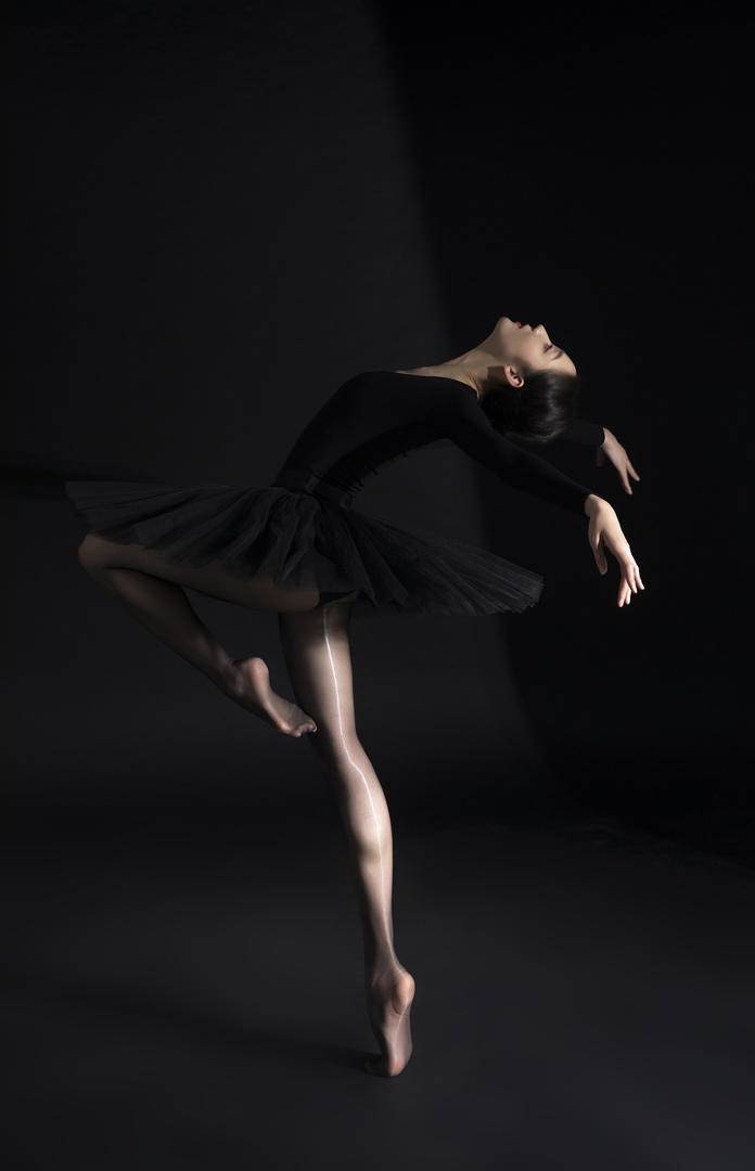 跳舞的美女清清唯美艺术写真图片