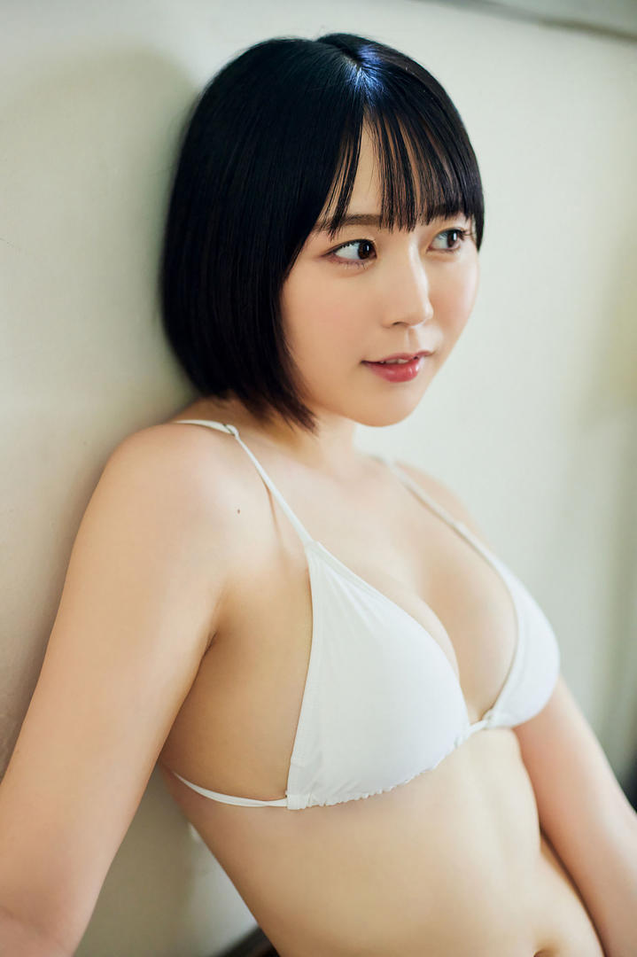 日本AV素人美女丰满身材特写图片