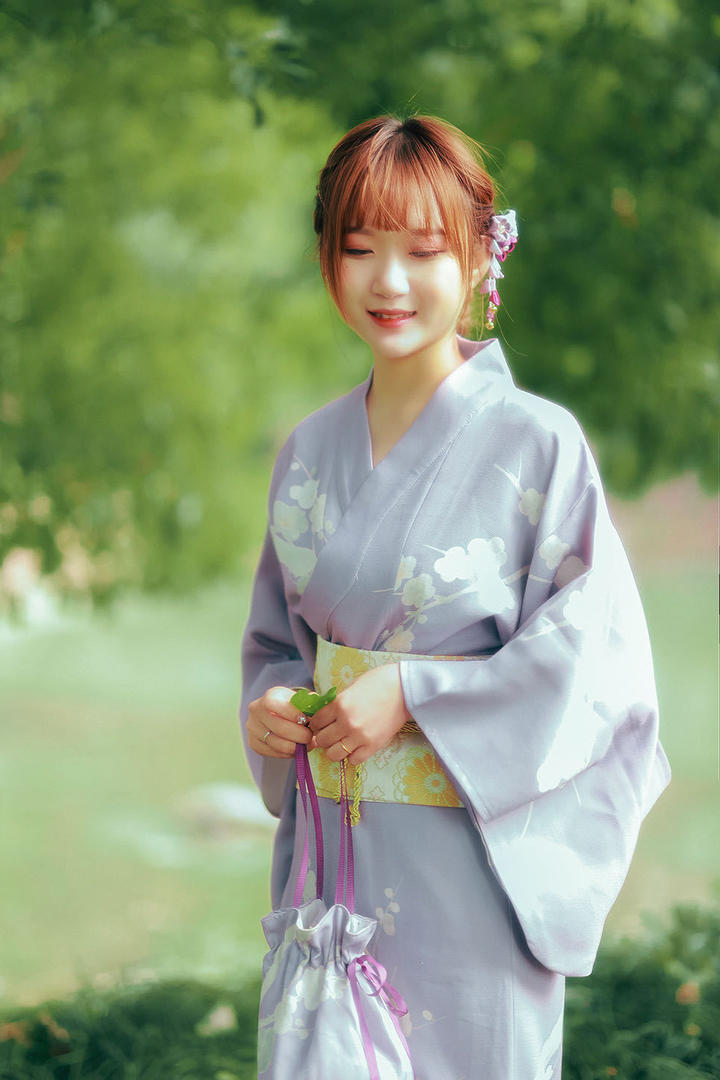 穿着和服的日本高清美女户外写真图片