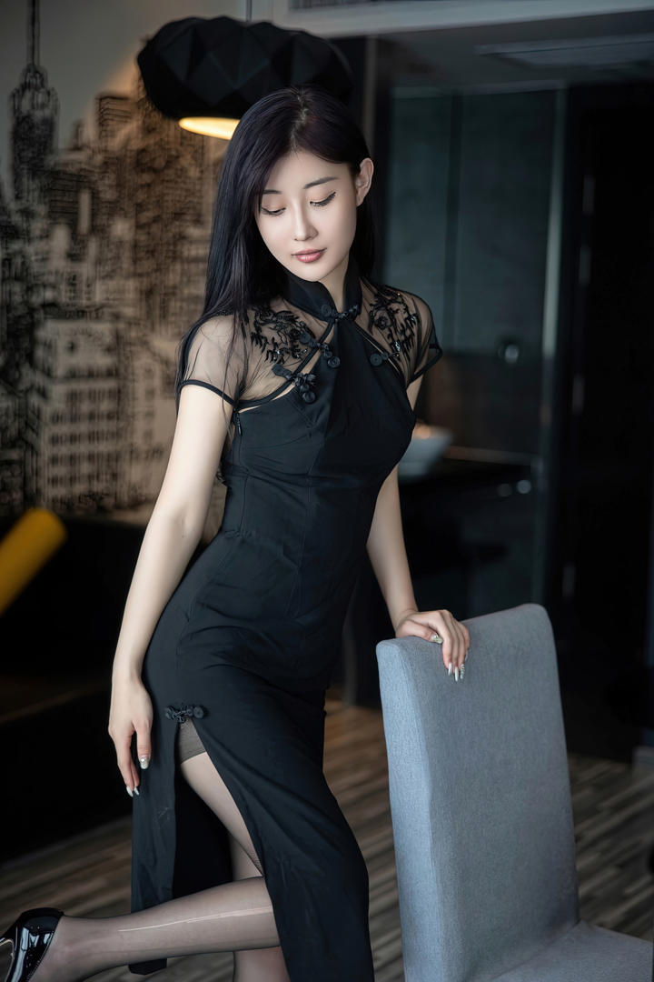 穿黑色旗袍的成熟美女图片顾楚楚高清写真套图