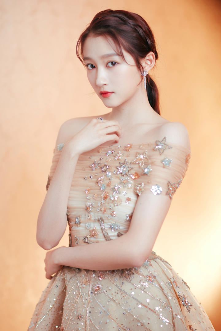 甜美清纯美女明星关晓彤个人写真壁纸图片