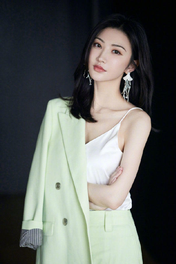 中国性感美女明星景甜白嫩香肩美女性感写真图片