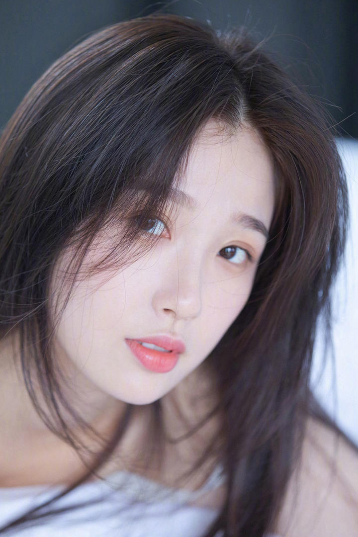 4K高清唯美女明星壁纸虞书欣图片