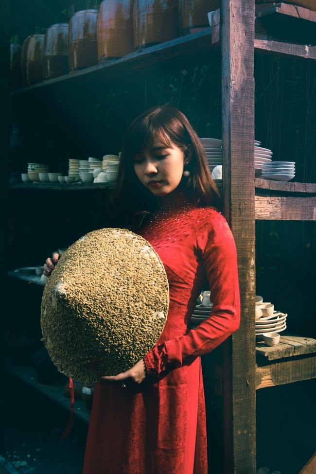 红色旗袍美女写真图片