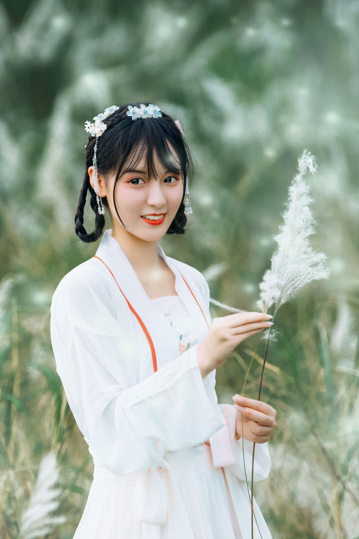 4K清纯漂亮的白衣古装美女高清壁纸图片