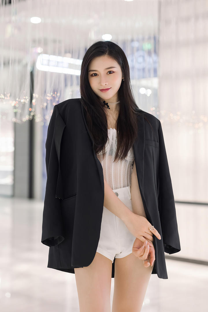 日韩极品美女街拍写真图片