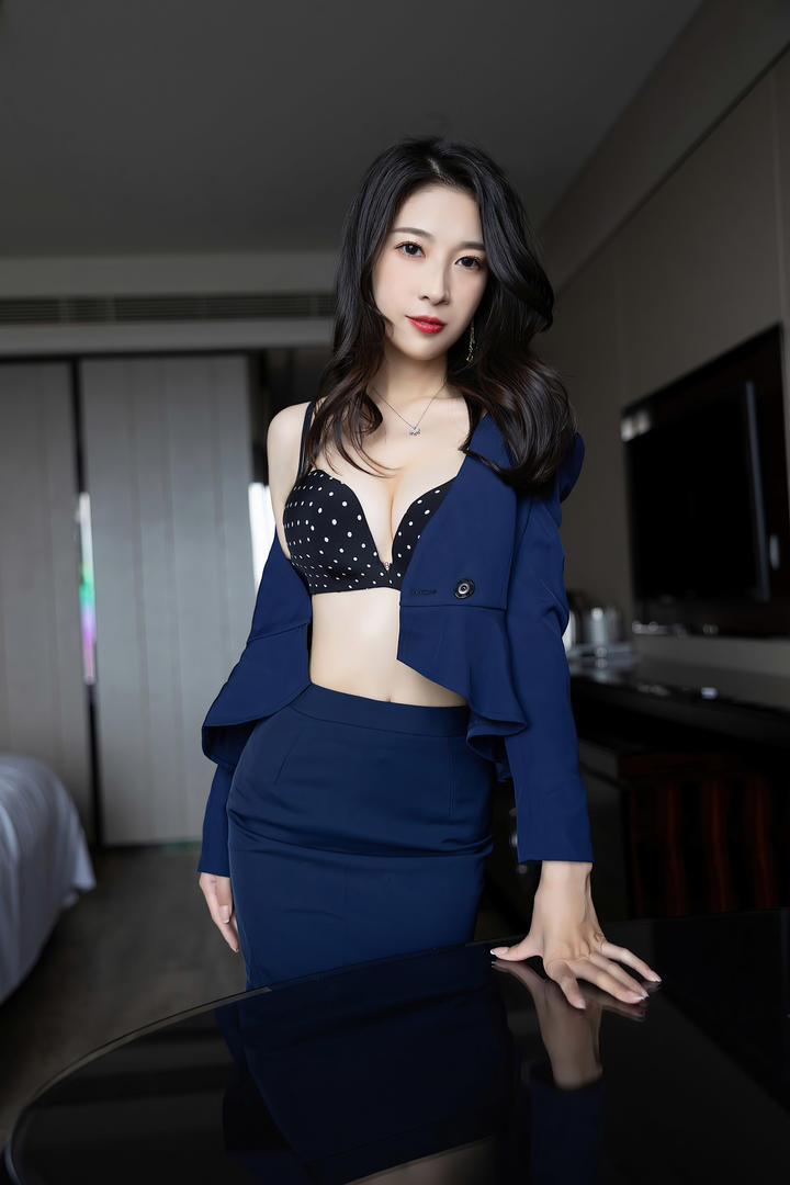 性感的酒店经理林乐一脱下制服极品美女私房大图下载