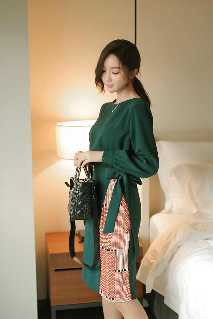 站在床边的高清韩国美女朴秀妍图片