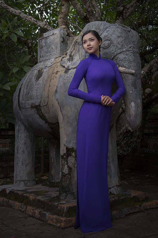 穿着蓝色长裙的越南美女图片