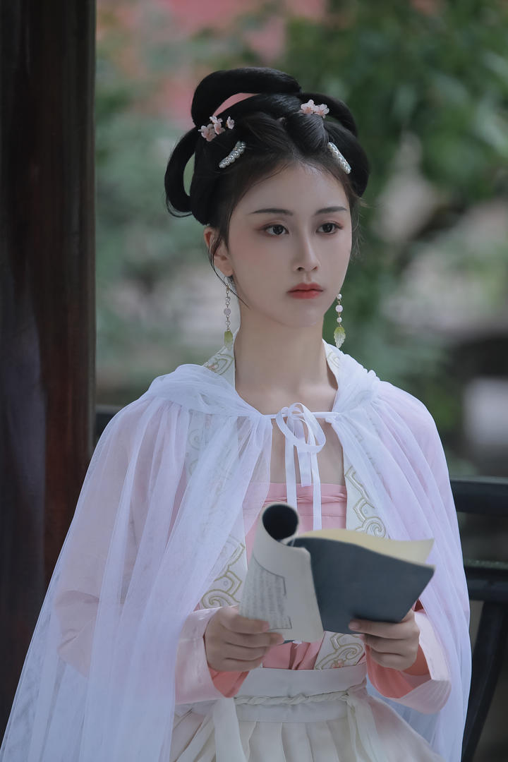 看书的古装汉服美女个人艺术照摄影大全