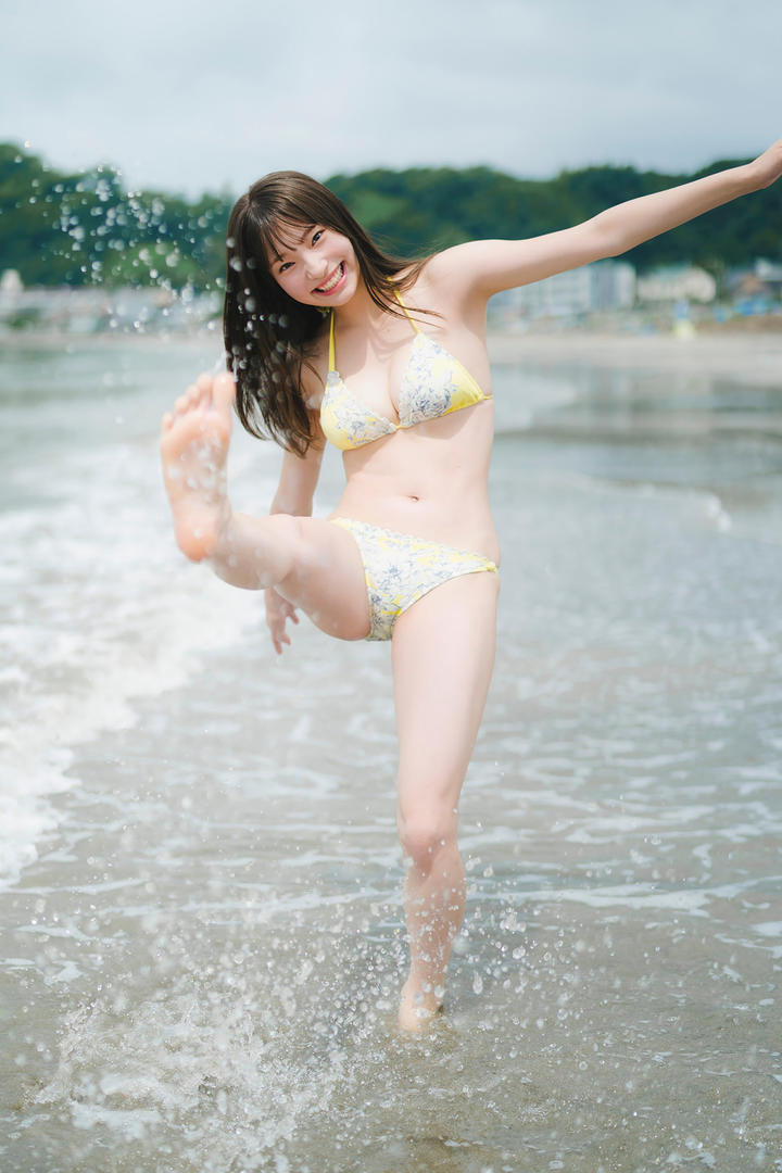 活泼俏皮的日本比基尼少女131美女图片