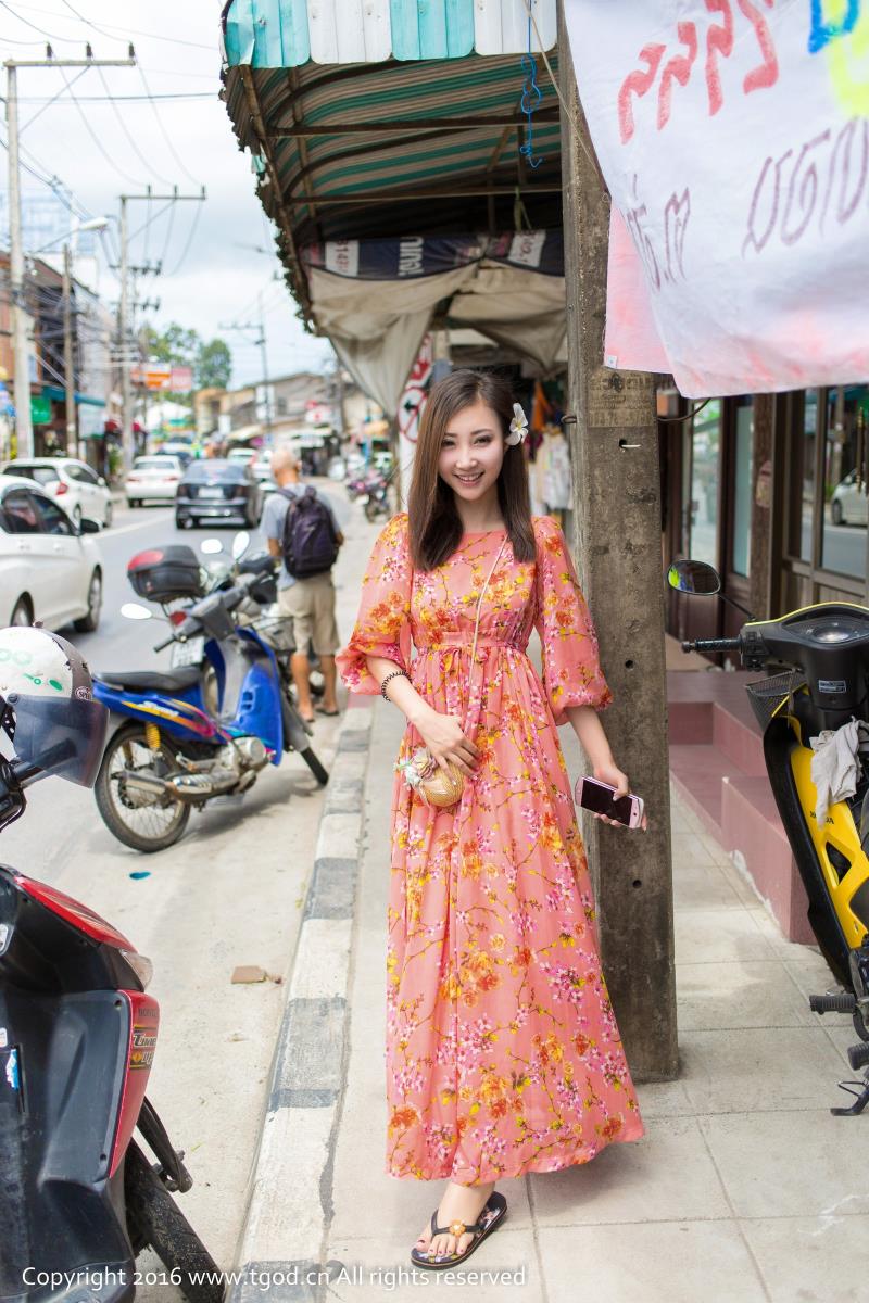 推女神长裙美女Yumi尤美护士制服诱惑苏梅岛旅拍