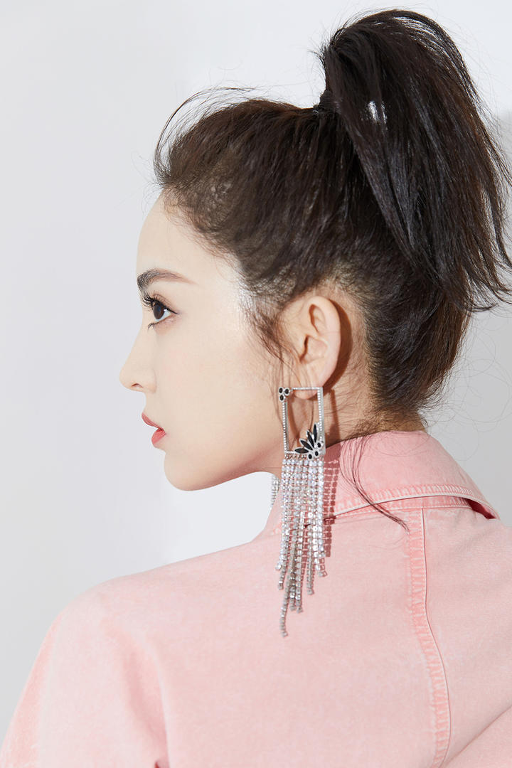 高清古力娜扎侧脸写真