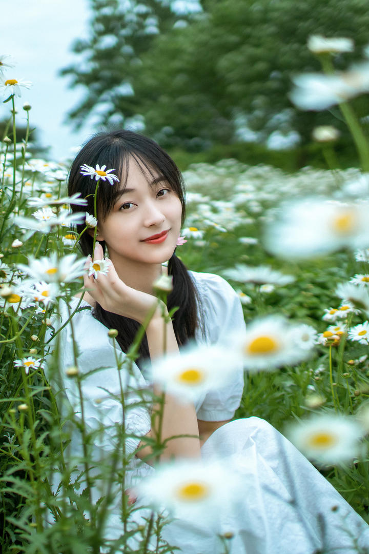 花园里的可爱清纯QQ女生头像图片下载