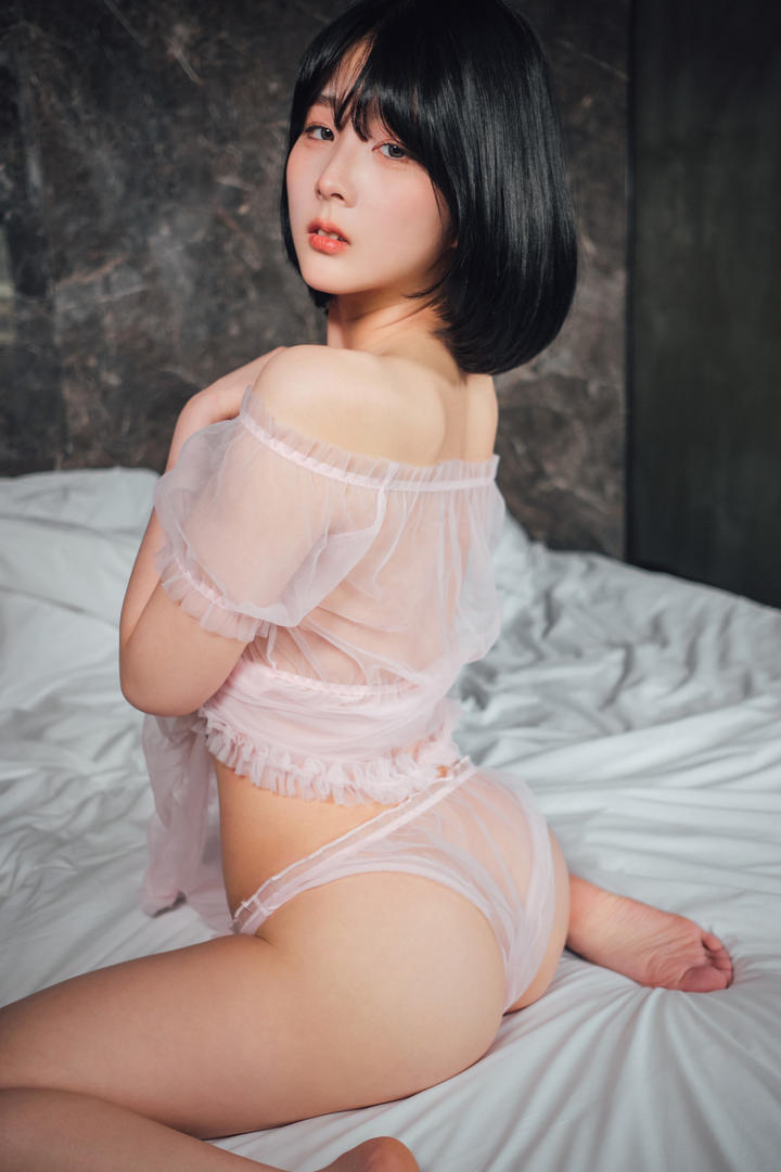 韩国蜜桃臀美女模特亚洲精品久久久蜜桃图片