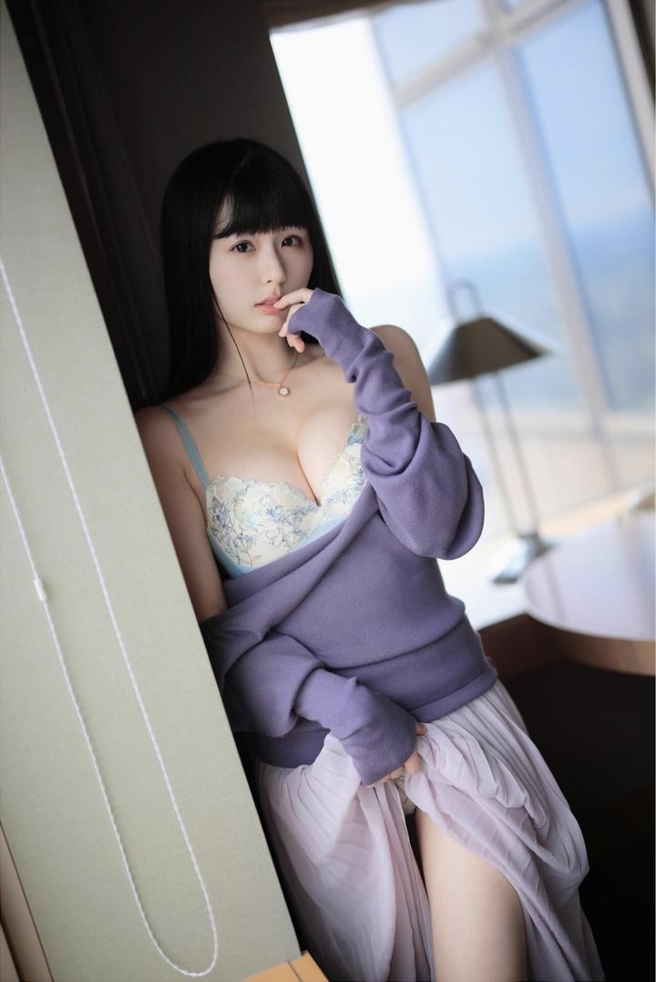 酥胸半露的性感人间尤物大胆美女销魂写真图片