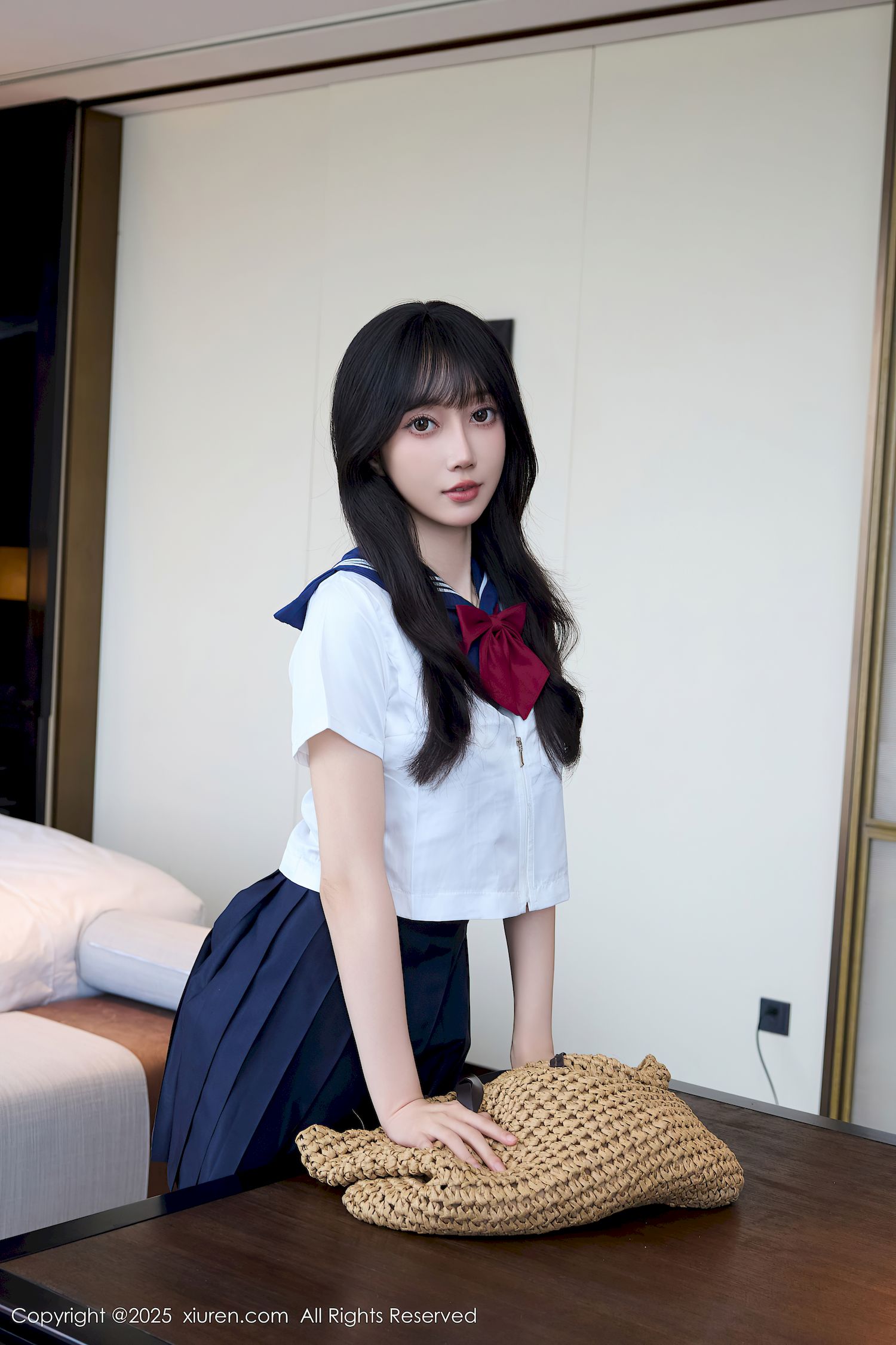 秀人网模特玥儿玥er学生制服魅惑黑丝上海旅拍