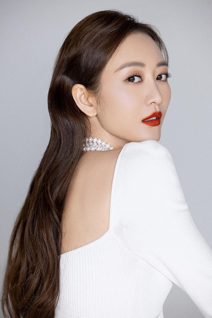 中国美女明星王鸥性感红唇妩媚动人写真图片