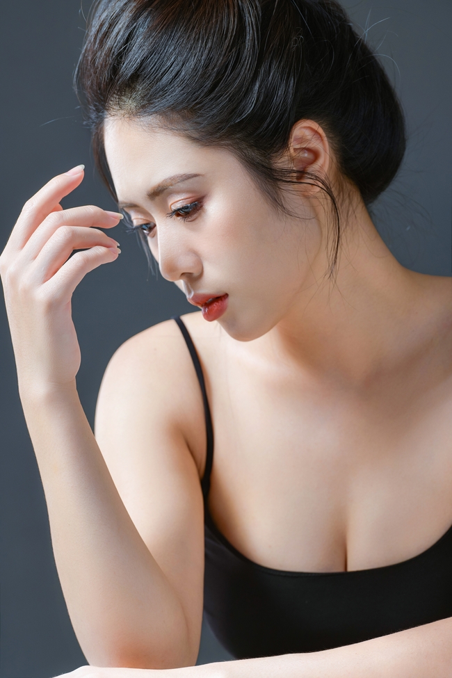 亚洲美女个人写真艺术照摄影图片