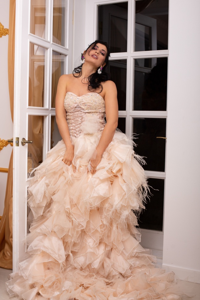 成熟美妇婚纱图片