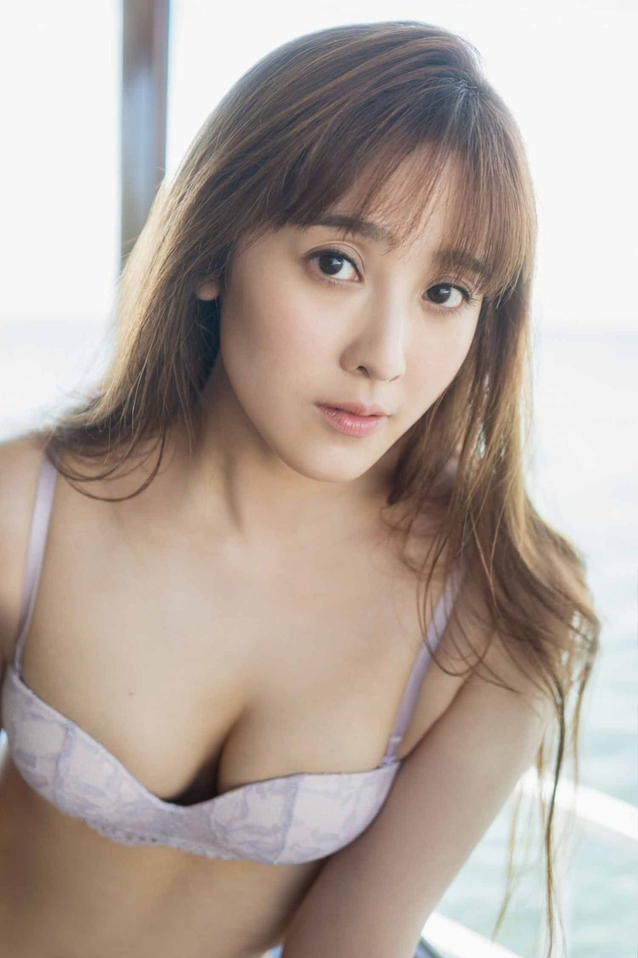 日本成熟丰满AV美女大胆特写图片