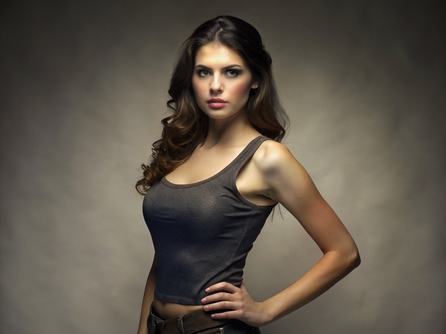 性感紧身背心美女个人写真艺术图片