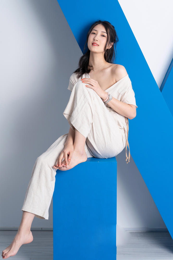 久久在线XIUREN秀人国模气质美女私拍套图高清下载