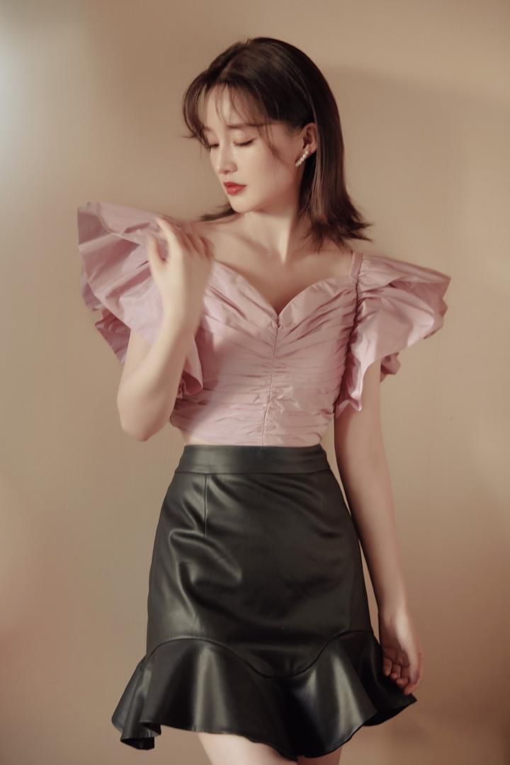 李沁香芋紫蝴蝶袖上衣写真图片