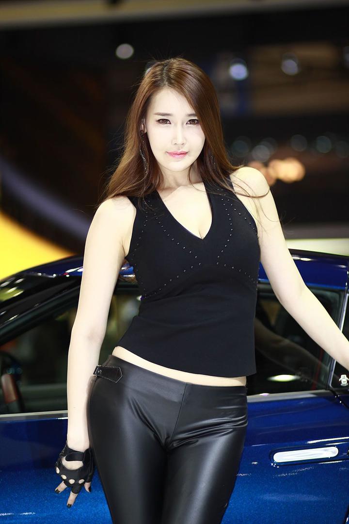 韩国紧身裤车模美女写真
