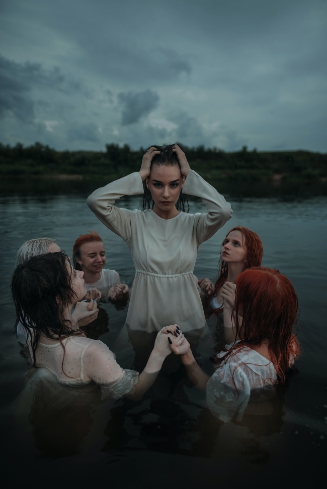 欧美湿身诱惑闺蜜图片