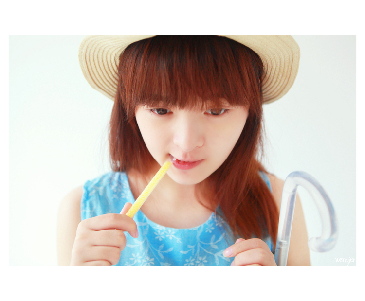 90后美少女的清新私房照