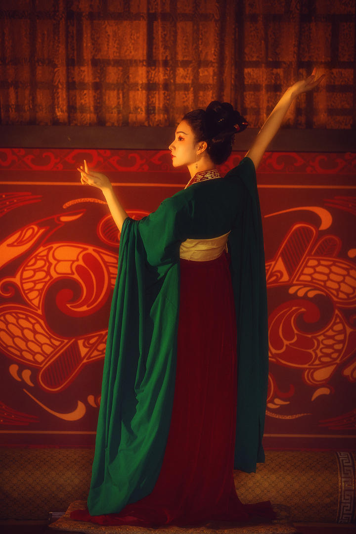 翩翩超舞的汉服古装美女艺术写真壁纸图片