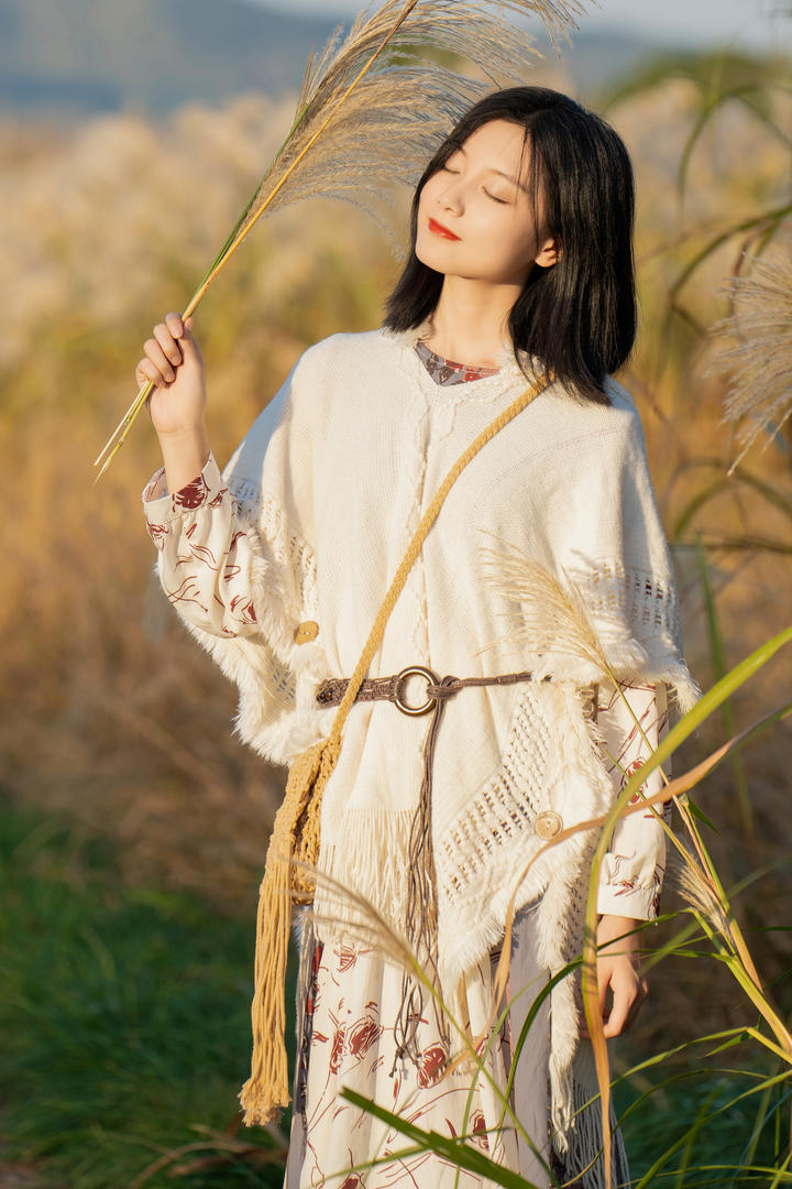 清爽短发小妹户外高清摄影图片大全