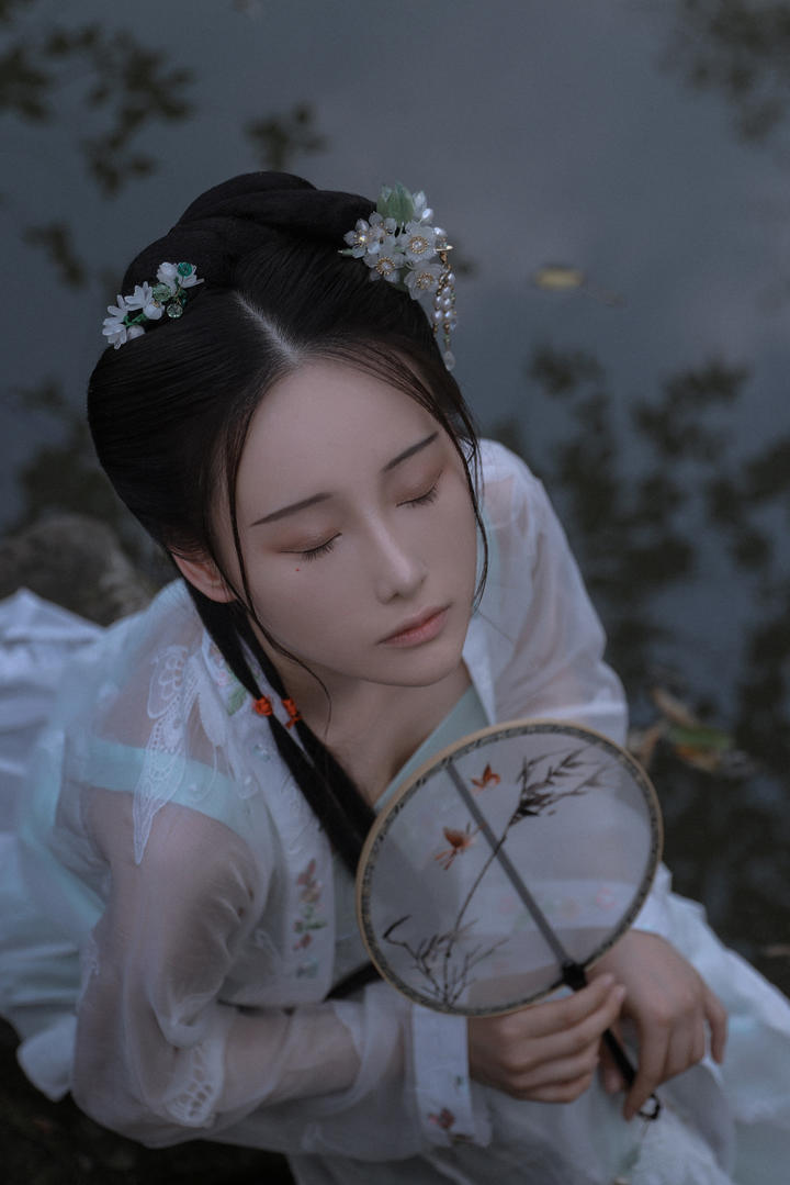 清纯古装美女图片