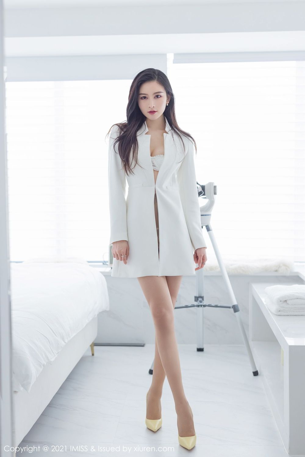 爱蜜社气质美女Vanessa丝袜美腿曼妙娇躯内衣诱惑系列写真