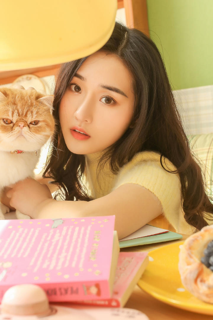 抱着猫的女生头像图片大全