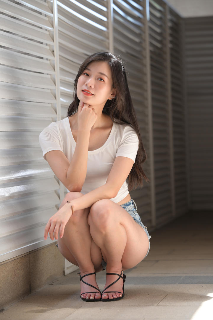 超清韩国美女模特专区街拍美女大全